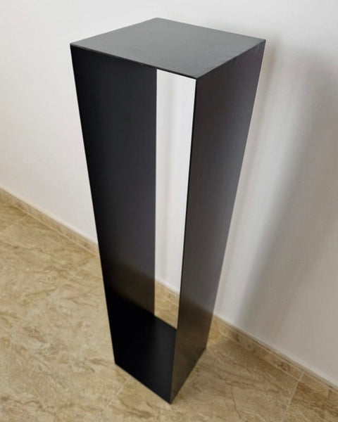 Peana escultórica de acero negro - José Soler Navarro