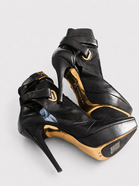 Botines Tacón de Aguja + Suelas Doradas - BARBARA BUI