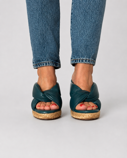 Mules de cuña Chloé de piel azul medianoche, talla 38