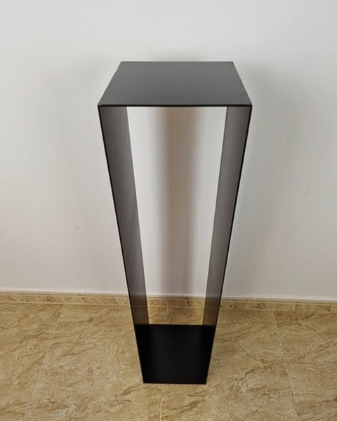 Peana escultórica de acero negro - José Soler Navarro