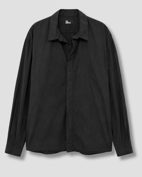 Camisa The Kooples Homme negra de manga larga vista frontal.