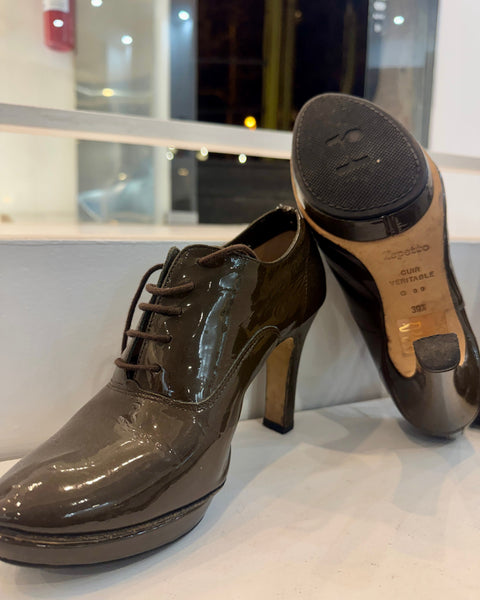 Tacones altos en cuero charol con cordones - REPETTO