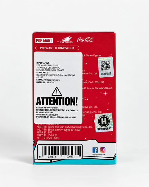 Vista trasera con la mención WARNING/ATTENTION Figura de colección LABUBU de la serie THE MONSTERS × Coca-Cola, de POP MART × HOW2WORK