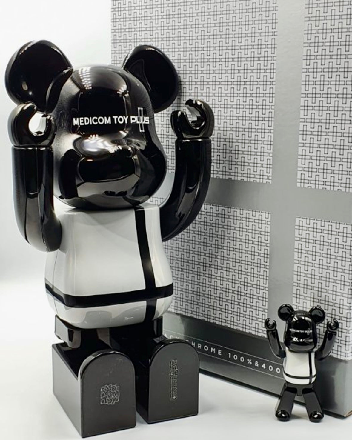 その他 MEDICOM TOY - MEDICOM TOY PLUS BLACK CHROME 100%&amp;400% MEDICOM TOY - BE@RBRICK MEDICOM TOY PLUS BLACK CHROMEの通販
