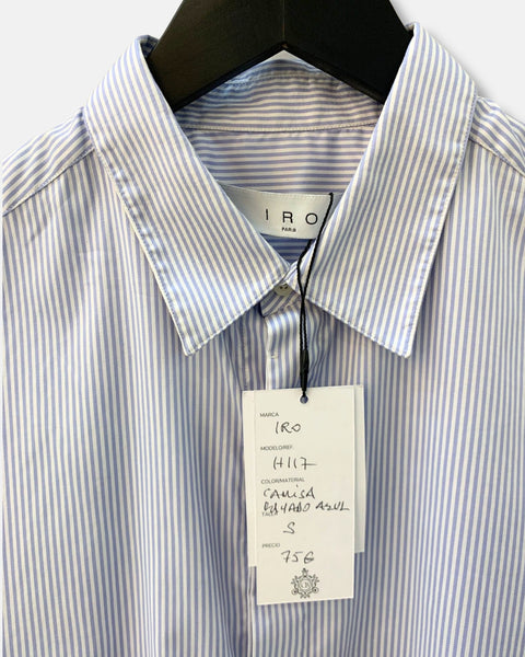 Detalle del cuello y etiqueta de la camisa IRO PARIS de rayas azules y blancas, talla S.