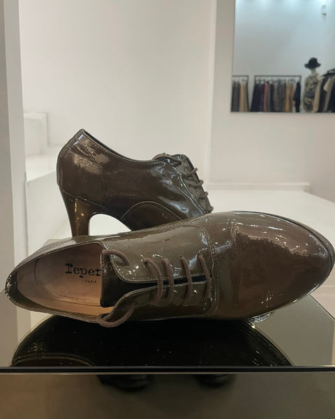 Tacones altos en cuero charol con cordones - REPETTO