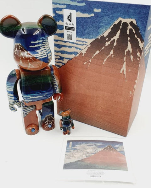 MEDICOM TOY BEARBRICK - KATSUSHIKA HOKUSAI - THIRTY SIX VIEWS OF MONT FUJI - FINE BREEZY DAY
