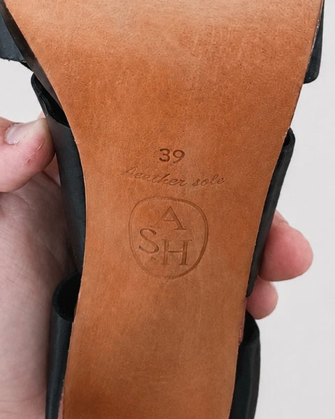 Sandalias de piel negra con plataforma de madera - ASH