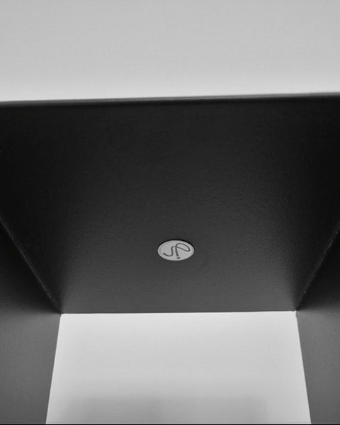 Peana escultórica de acero negro - José Soler Navarro