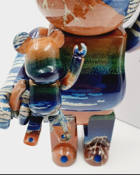 MEDICOM TOY BEARBRICK - KATSUSHIKA HOKUSAI - THIRTY SIX VIEWS OF MONT FUJI - FINE BREEZY DAY