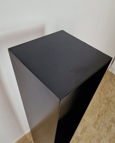 Peana escultórica de acero negro - José Soler Navarro