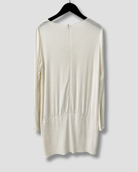 Vista de detras del vestido corto BA&SH crudo de manga larga con drapeado frontal, talla S