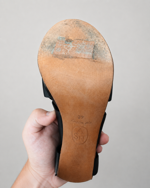 Sandalias de piel negra con plataforma de madera - ASH