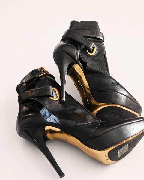 Botines Tacón de Aguja + Suelas Doradas - BARBARA BUI